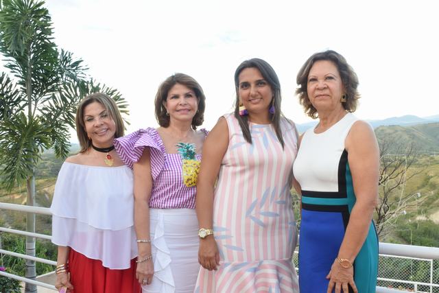 Marleny Rodríguez, Marina de Cruz, Tatiana Ruiz y Marina de Rodríguez.